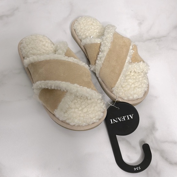 ALFANI Women's Crossband Faux Suede & Sherpa Slipper - Toffee Latte Medium 5-6 - Picture 1 of 5